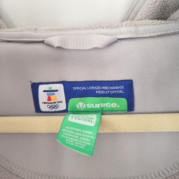 VANCOUVER 2010 OLYMPIC Winter Game Official Merchandise Light Grey Hoodie Jacket - Picture 14 of 15